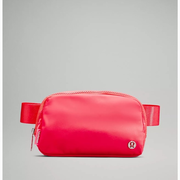 lululemon athletica Handbags - Last one! NWT Lululemon Everywhere Belt Bag!